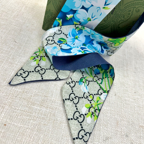 100% SILK Gucci Luxury Scarf Designer GG Blue Floral Glam Elegant NWT - Picture 2 of 3